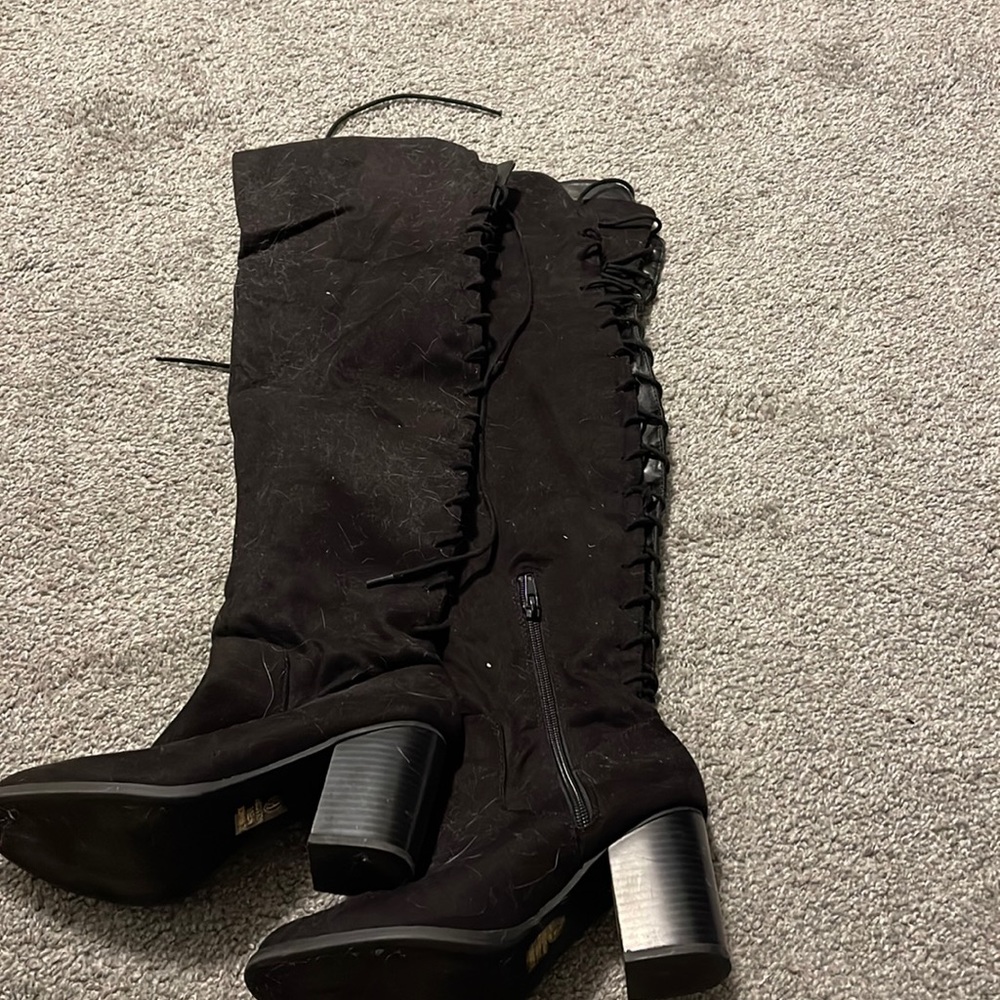 Knee boots